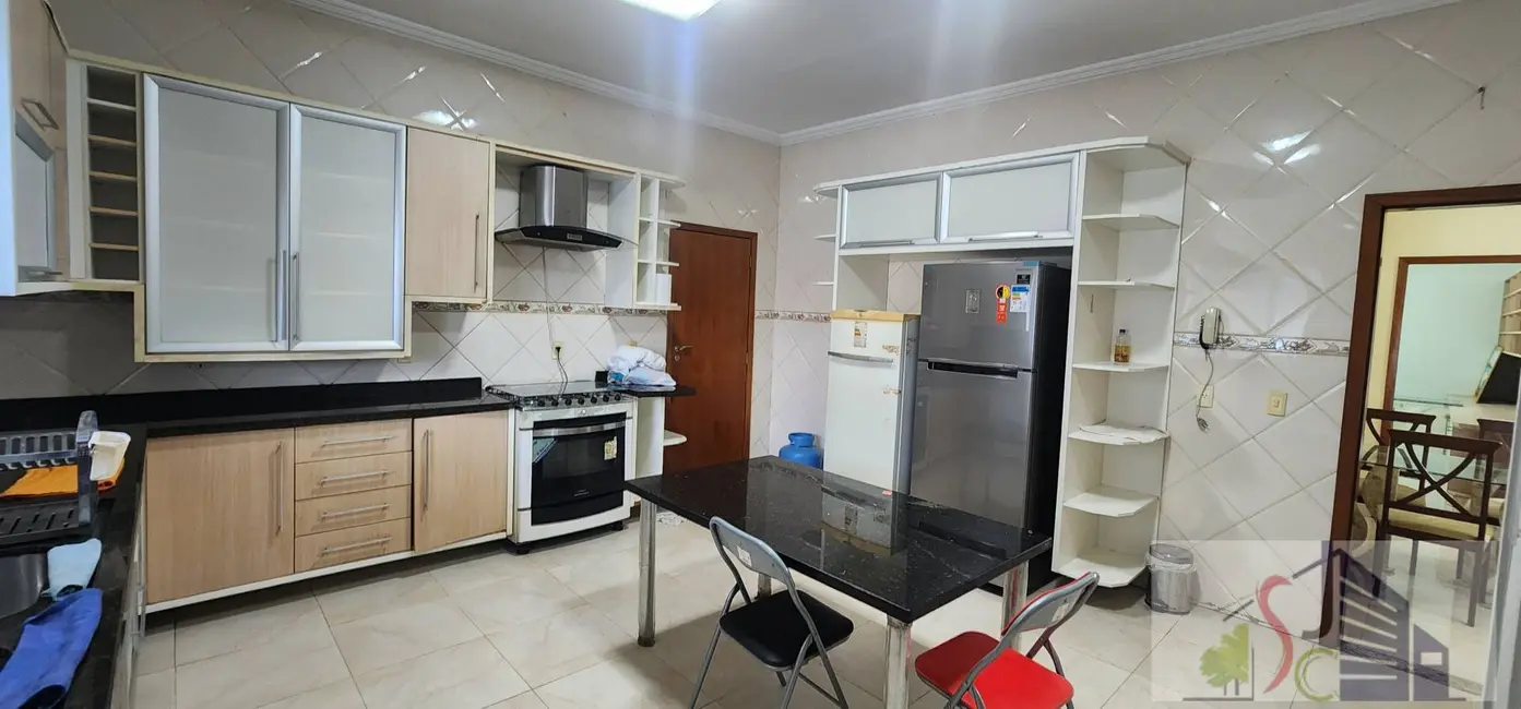 Foto 7 de Casa com 4 quartos à venda e para alugar, 350m2 em Adrianópolis, Manaus - AM