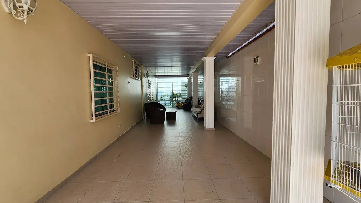 Foto 3 de Casa com 3 quartos à venda, 200m2 em Parque 10 de Novembro, Manaus - AM