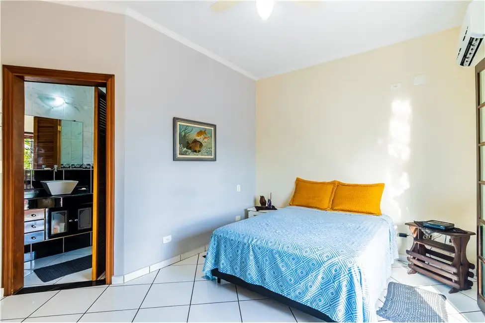 Foto 7 de Casa com 6 quartos à venda, 317m2 em Caiçara, Praia Grande - SP