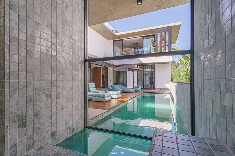 Casa de Condomínio com 3 quartos à venda, 310m2 em Valinhos - SP - imagem 2 Foto 2 de Casa de Condomínio com 3 quartos à venda, 310m2 em Valinhos - SP