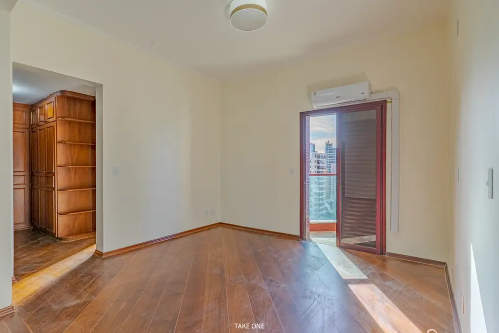 Apartamento com 3 quartos à venda, 233m2 em Cambuí, Campinas - SP - imagem 5 Foto 5 de Apartamento com 3 quartos à venda, 233m2 em Cambuí, Campinas - SP