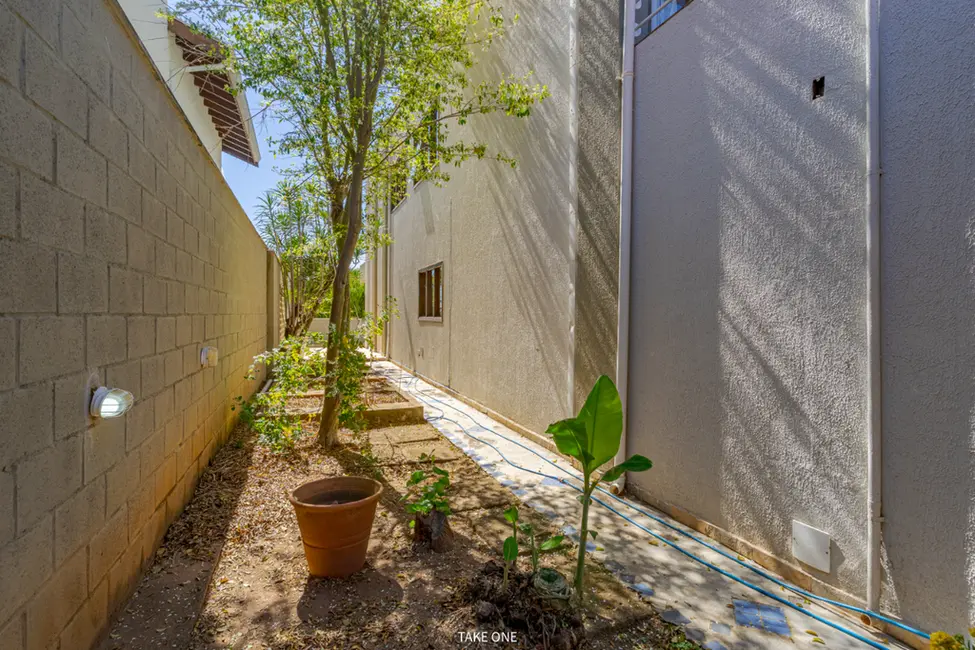Casa de Condomínio com 4 quartos à venda, 378m2 em Loteamento Caminhos de São Conrado (Sousas), Campinas - SP - imagem 3 Foto 3 de Casa de Condomínio com 4 quartos à venda, 378m2 em Loteamento Caminhos de São Conrado (Sousas), Campinas - SP