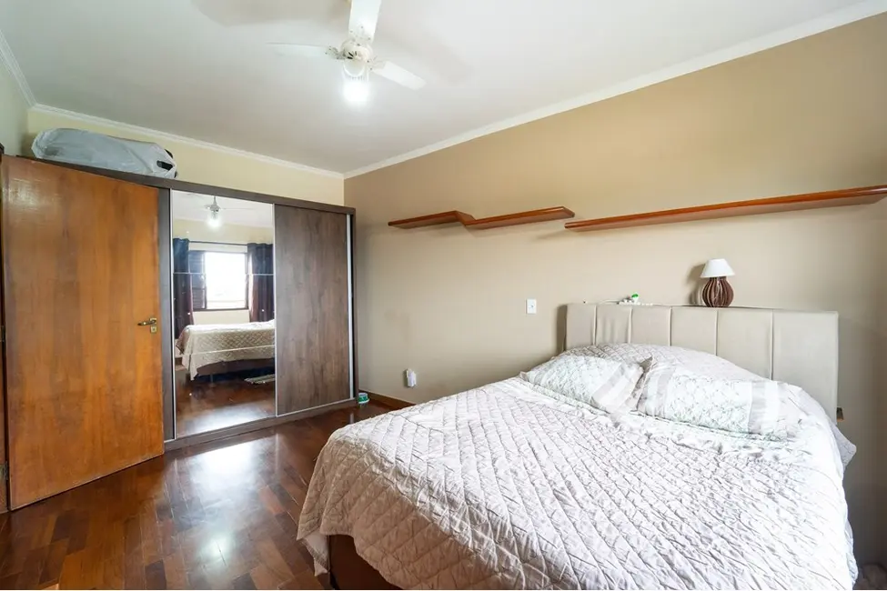 Foto 4 de Casa com 4 quartos à venda, 277m2 em Jardim América, Jundiai - SP