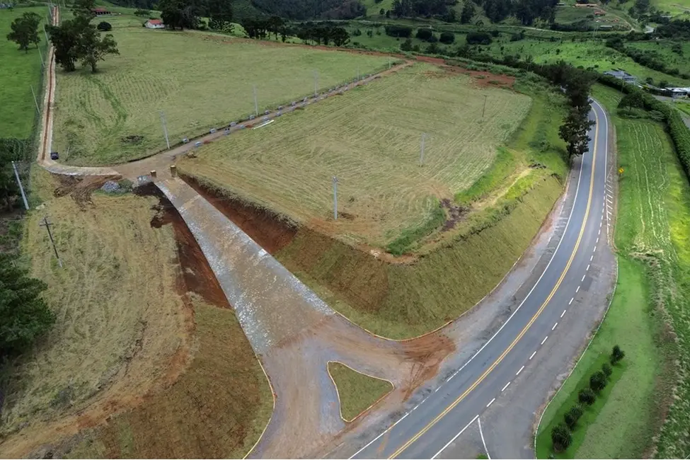 Foto 2 de Terreno / Lote à venda, 2000m2 em Centro, Joanopolis - SP