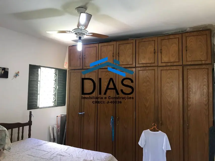 Casa com 3 quartos à venda, 250m2 em Doutor Tancredo de Almeida Neves, Araraquara - SP - imagem 6 Foto 6 de Casa com 3 quartos à venda, 250m2 em Doutor Tancredo de Almeida Neves, Araraquara - SP