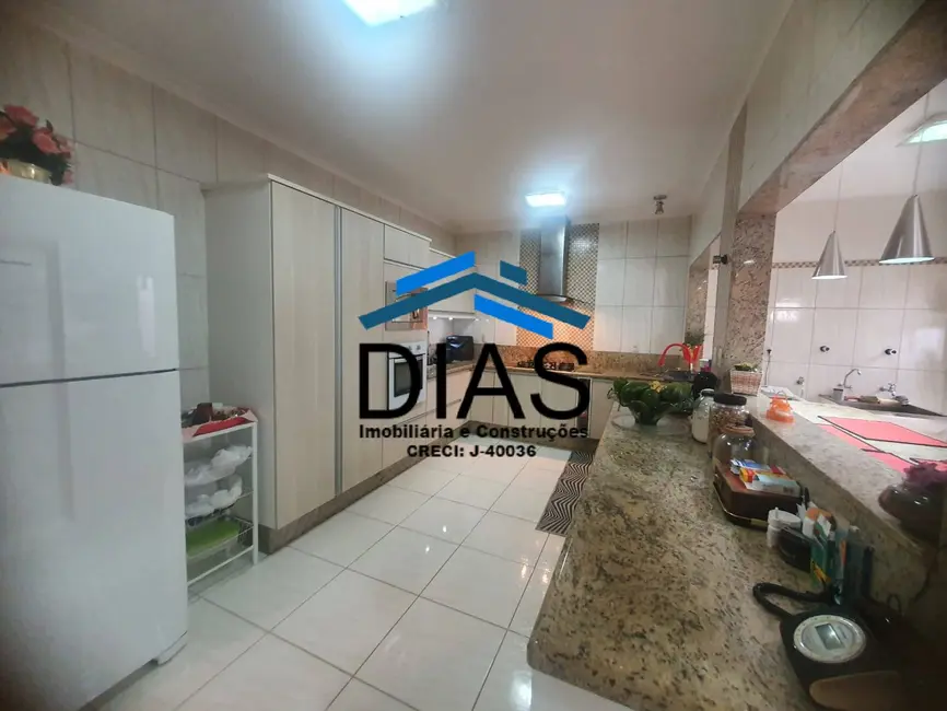 Casa com 3 quartos à venda, 315m2 em Vila Suconasa, Araraquara - SP - imagem 4 Foto 4 de Casa com 3 quartos à venda, 315m2 em Vila Suconasa, Araraquara - SP