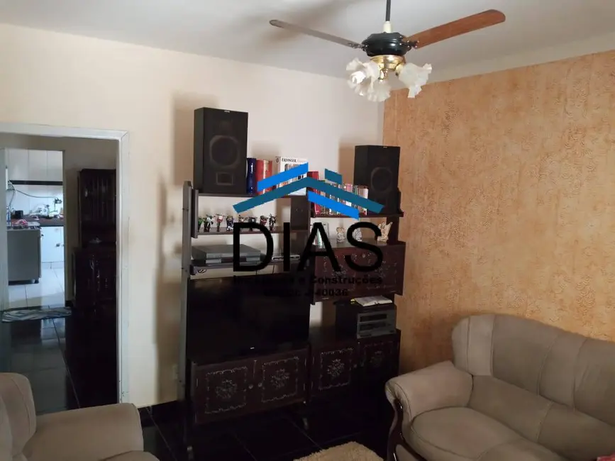 Casa com 2 quartos à venda, 300m2 em Vila Yamada, Araraquara - SP - imagem 4 Foto 4 de Casa com 2 quartos à venda, 300m2 em Vila Yamada, Araraquara - SP