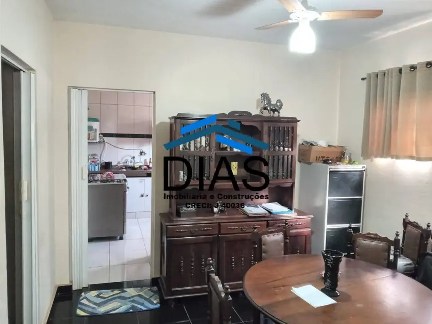 Casa com 2 quartos à venda, 300m2 em Vila Yamada, Araraquara - SP - imagem 6 Foto 6 de Casa com 2 quartos à venda, 300m2 em Vila Yamada, Araraquara - SP