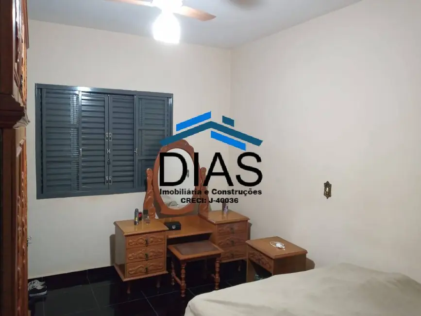 Casa com 2 quartos à venda, 300m2 em Vila Yamada, Araraquara - SP - imagem 9 Foto 9 de Casa com 2 quartos à venda, 300m2 em Vila Yamada, Araraquara - SP