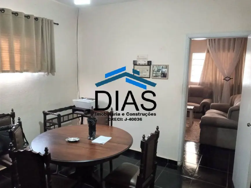 Casa com 2 quartos à venda, 300m2 em Vila Yamada, Araraquara - SP - imagem 5 Foto 5 de Casa com 2 quartos à venda, 300m2 em Vila Yamada, Araraquara - SP