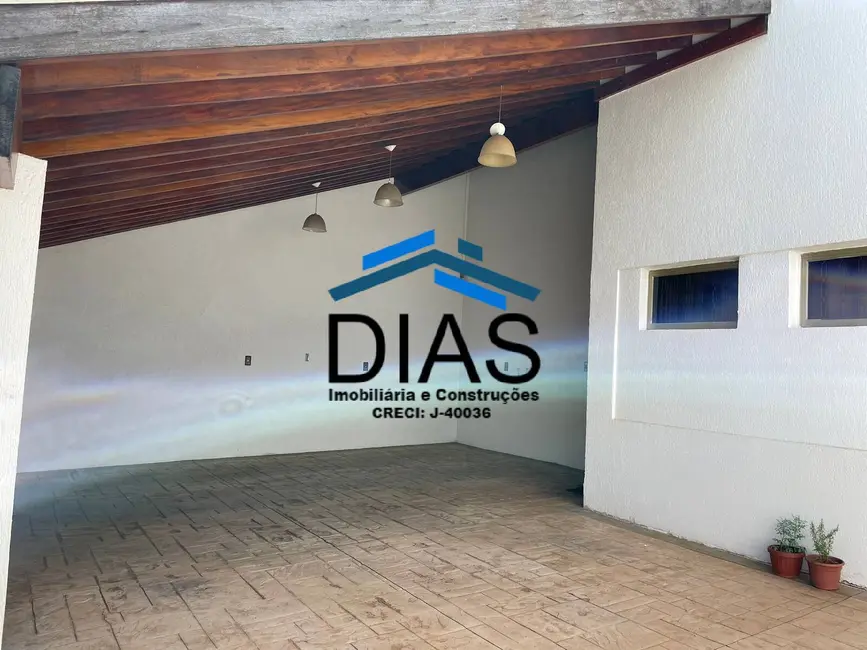 Casa com 3 quartos à venda, 300m2 em Centro, Araraquara - SP - imagem 3 Foto 3 de Casa com 3 quartos à venda, 300m2 em Centro, Araraquara - SP