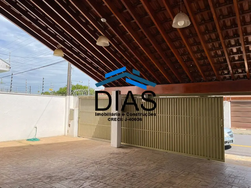 Foto 1 de Casa com 3 quartos à venda, 300m2 em Centro, Araraquara - SP