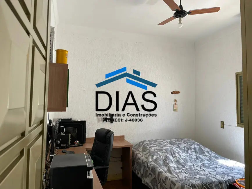 Casa com 3 quartos à venda, 300m2 em Centro, Araraquara - SP - imagem 8 Foto 8 de Casa com 3 quartos à venda, 300m2 em Centro, Araraquara - SP