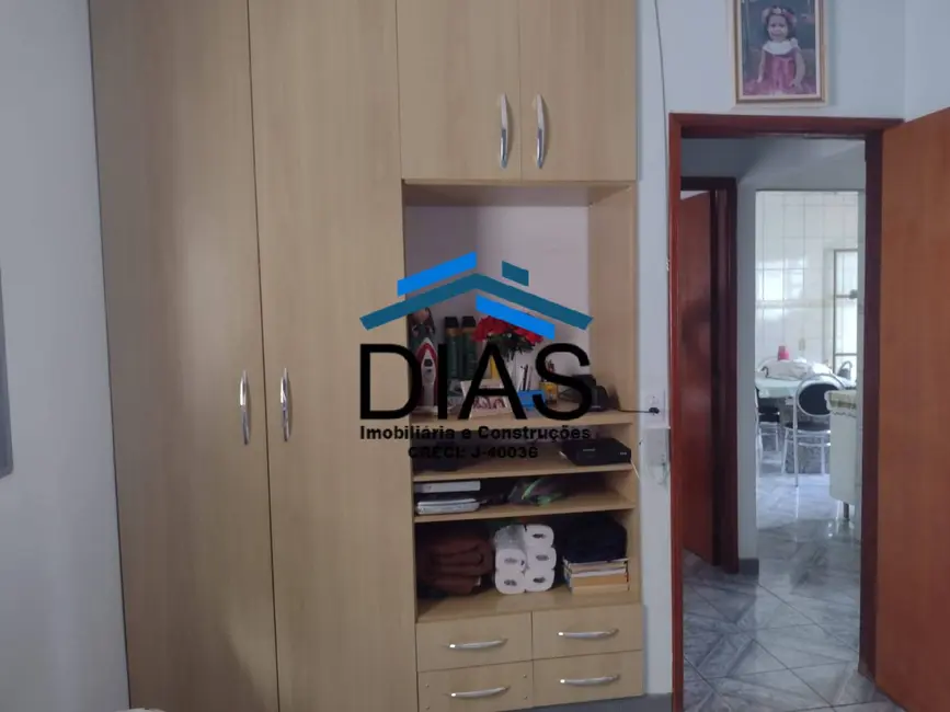 Casa com 3 quartos à venda, 250m2 em Parque Residencial Iguatemi, Araraquara - SP - imagem 8 Foto 8 de Casa com 3 quartos à venda, 250m2 em Parque Residencial Iguatemi, Araraquara - SP