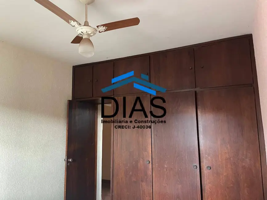 Casa com 3 quartos à venda, 209m2 em Jardim Santa Lúcia, Araraquara - SP - imagem 4 Foto 4 de Casa com 3 quartos à venda, 209m2 em Jardim Santa Lúcia, Araraquara - SP