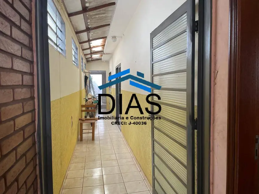 Casa com 3 quartos à venda, 209m2 em Jardim Santa Lúcia, Araraquara - SP - imagem 3 Foto 3 de Casa com 3 quartos à venda, 209m2 em Jardim Santa Lúcia, Araraquara - SP
