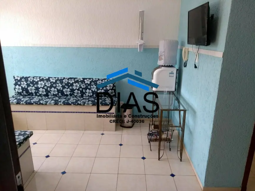 Casa com 3 quartos à venda, 210m2 em Centro, Araraquara - SP - imagem 3 Foto 3 de Casa com 3 quartos à venda, 210m2 em Centro, Araraquara - SP