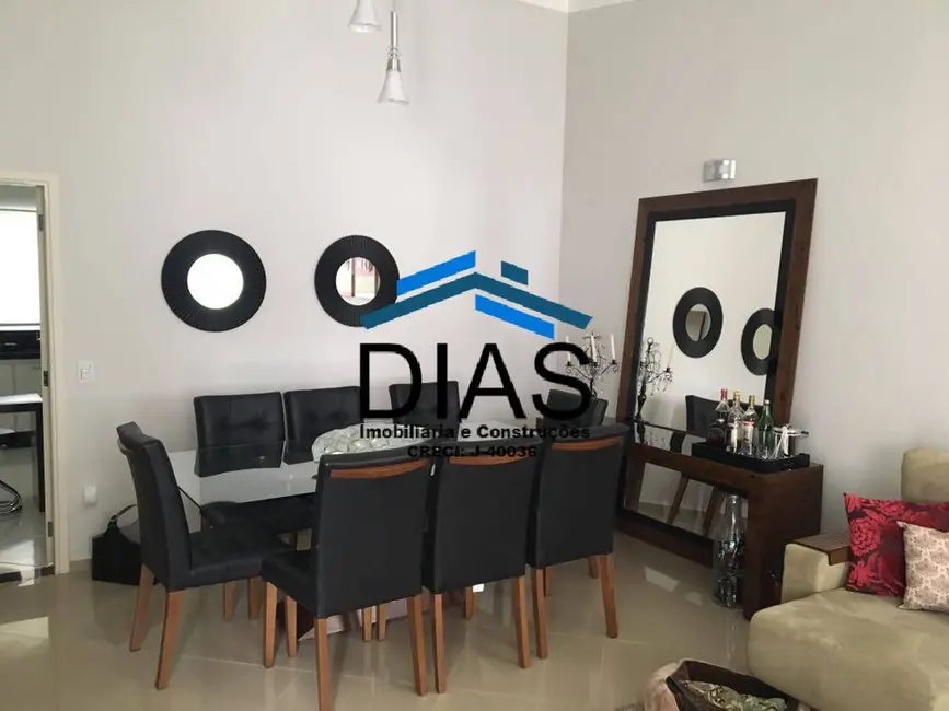 Casa com 3 quartos à venda, 257m2 em Jardim Aclimação, Araraquara - SP - imagem 3 Foto 3 de Casa com 3 quartos à venda, 257m2 em Jardim Aclimação, Araraquara - SP