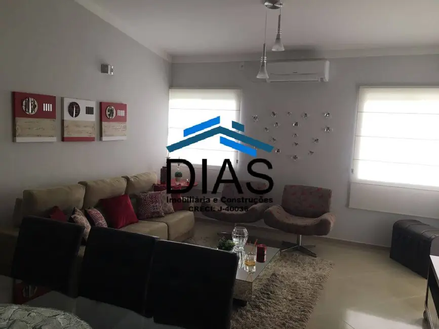 Casa com 3 quartos à venda, 257m2 em Jardim Aclimação, Araraquara - SP - imagem 4 Foto 4 de Casa com 3 quartos à venda, 257m2 em Jardim Aclimação, Araraquara - SP
