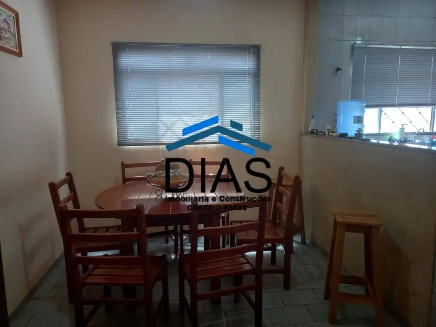 Casa com 3 quartos à venda, 300m2 em Vila Santa Maria (Vila Xavier), Araraquara - SP - imagem 6 Foto 6 de Casa com 3 quartos à venda, 300m2 em Vila Santa Maria (Vila Xavier), Araraquara - SP