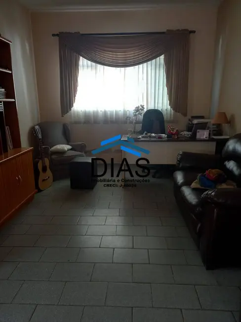 Casa com 3 quartos à venda, 300m2 em Vila Santa Maria (Vila Xavier), Araraquara - SP - imagem 3 Foto 3 de Casa com 3 quartos à venda, 300m2 em Vila Santa Maria (Vila Xavier), Araraquara - SP