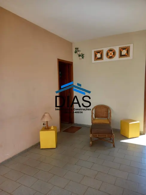 Casa com 3 quartos à venda, 300m2 em Vila Santa Maria (Vila Xavier), Araraquara - SP - imagem 4 Foto 4 de Casa com 3 quartos à venda, 300m2 em Vila Santa Maria (Vila Xavier), Araraquara - SP