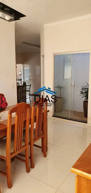 Casa com 3 quartos à venda, 256m2 em Cidade Jardim, Araraquara - SP - imagem 8 Foto 8 de Casa com 3 quartos à venda, 256m2 em Cidade Jardim, Araraquara - SP