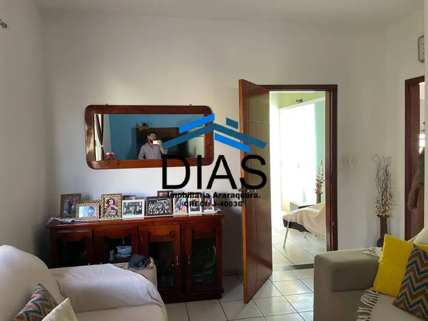 Foto 2 de Casa com 2 quartos à venda, 106m2 em Jardim das Estações (Vila Xavier), Araraquara - SP
