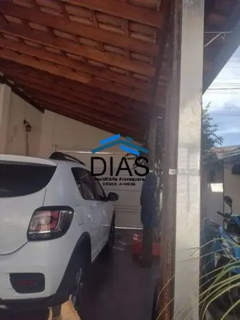 Foto 2 de Casa com 3 quartos à venda, 138m2 em Parque Residencial Vale do Sol, Araraquara - SP