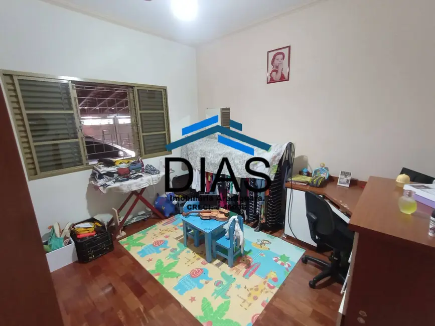 Casa com 3 quartos à venda, 250m2 em Jardim Santa Clara (Vila Xavier), Araraquara - SP - imagem 8 Foto 8 de Casa com 3 quartos à venda, 250m2 em Jardim Santa Clara (Vila Xavier), Araraquara - SP