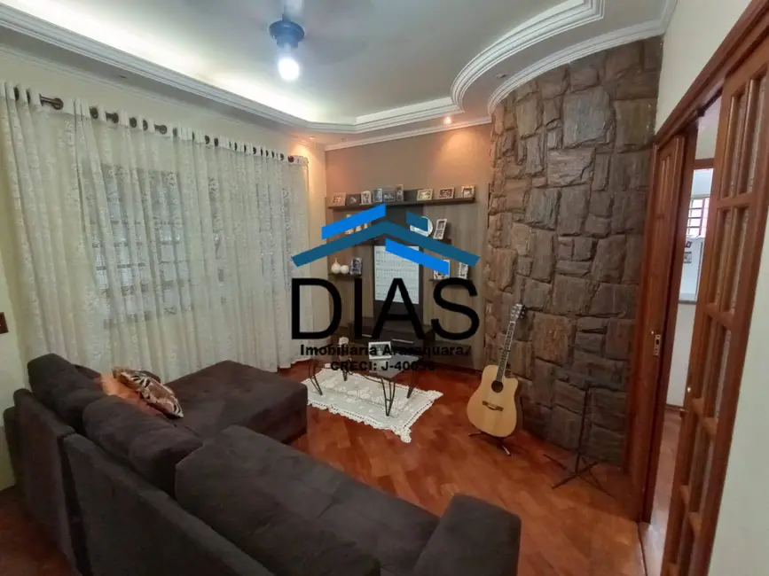 Foto 1 de Casa com 3 quartos à venda, 250m2 em Jardim Santa Clara (Vila Xavier), Araraquara - SP