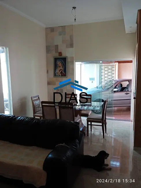 Casa com 3 quartos à venda, 175m2 em Jardim Gardênias, Araraquara - SP - imagem 2 Foto 2 de Casa com 3 quartos à venda, 175m2 em Jardim Gardênias, Araraquara - SP