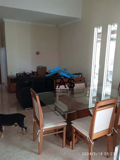 Casa com 3 quartos à venda, 175m2 em Jardim Gardênias, Araraquara - SP - imagem 4 Foto 4 de Casa com 3 quartos à venda, 175m2 em Jardim Gardênias, Araraquara - SP