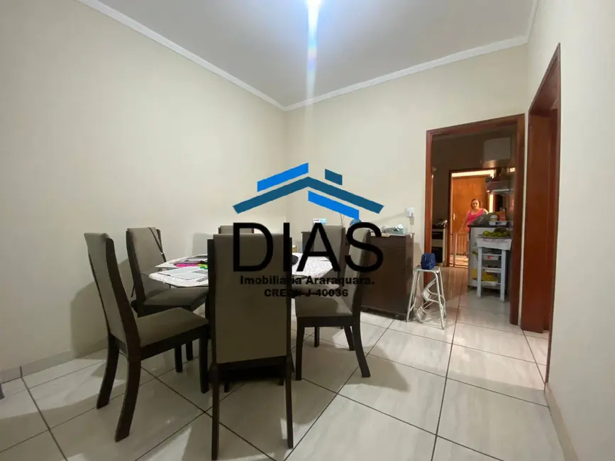 Casa com 4 quartos à venda, 181m2 em Jardim dos Oitis, Araraquara - SP - imagem 4 Foto 4 de Casa com 4 quartos à venda, 181m2 em Jardim dos Oitis, Araraquara - SP
