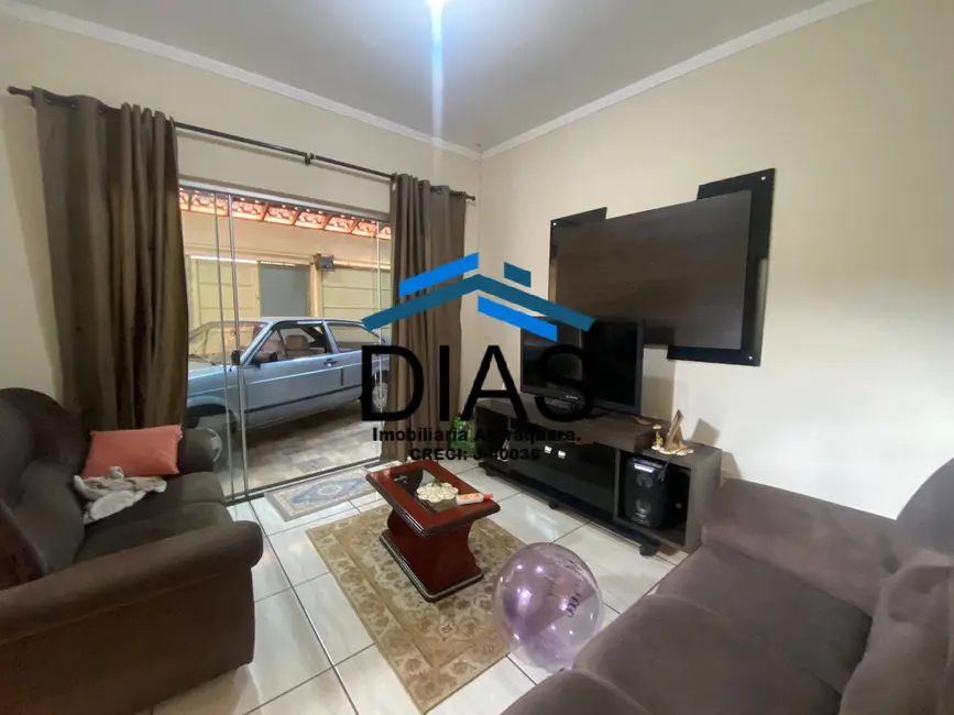 Foto 2 de Casa com 4 quartos à venda, 181m2 em Jardim dos Oitis, Araraquara - SP