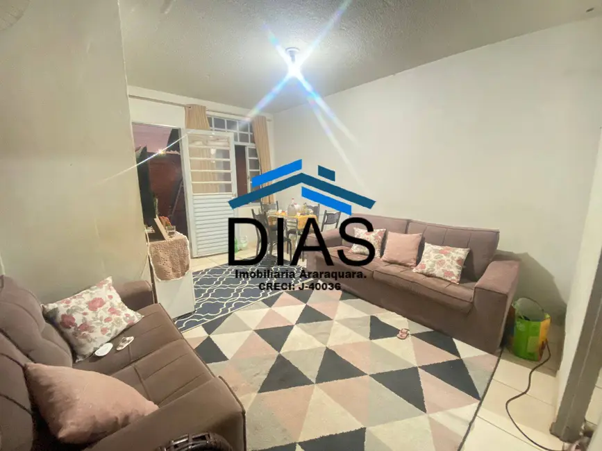 Foto 2 de Casa com 2 quartos à venda, 44m2 em Jardim Roberto Selmi Dei, Araraquara - SP