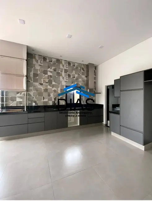 Casa com 3 quartos à venda, 194m2 em Condomínio Portal das Tipuanas, Araraquara - SP - imagem 4 Foto 4 de Casa com 3 quartos à venda, 194m2 em Condomínio Portal das Tipuanas, Araraquara - SP