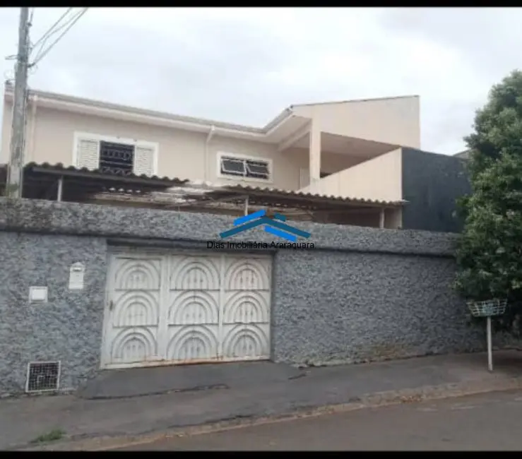 Casa com 3 quartos à venda, 218m2 em Jardim Pinheiros (Vila Xavier), Araraquara - SP - imagem 1 Foto 1 de Casa com 3 quartos à venda, 218m2 em Jardim Pinheiros (Vila Xavier), Araraquara - SP