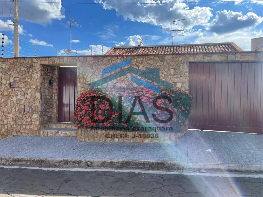 Casa com 2 quartos à venda, 250m2 em Jardim Santa Júlia (Vila Xavier), Araraquara - SP - imagem 1 Foto 1 de Casa com 2 quartos à venda, 250m2 em Jardim Santa Júlia (Vila Xavier), Araraquara - SP