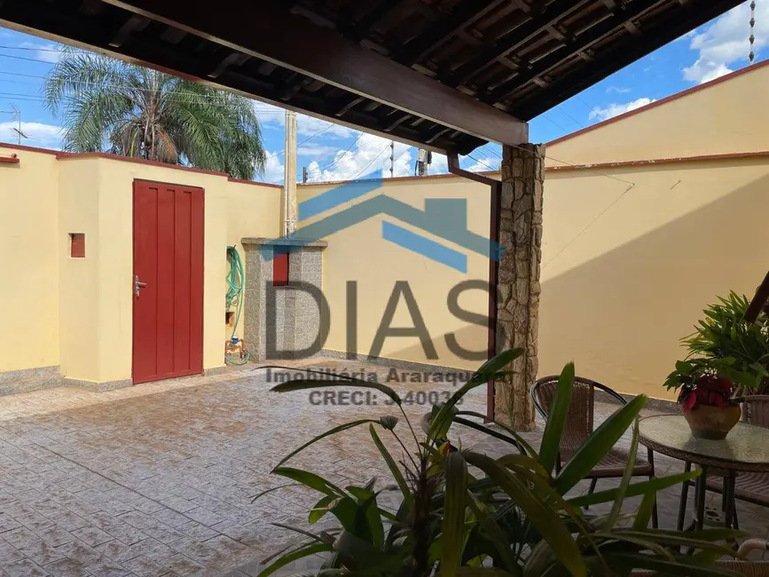 Casa com 2 quartos à venda, 250m2 em Jardim Santa Júlia (Vila Xavier), Araraquara - SP - imagem 2 Foto 2 de Casa com 2 quartos à venda, 250m2 em Jardim Santa Júlia (Vila Xavier), Araraquara - SP