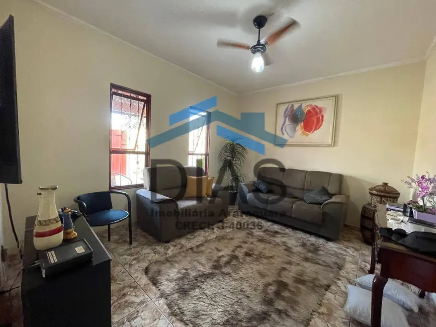 Casa com 2 quartos à venda, 250m2 em Jardim Santa Júlia (Vila Xavier), Araraquara - SP - imagem 4 Foto 4 de Casa com 2 quartos à venda, 250m2 em Jardim Santa Júlia (Vila Xavier), Araraquara - SP