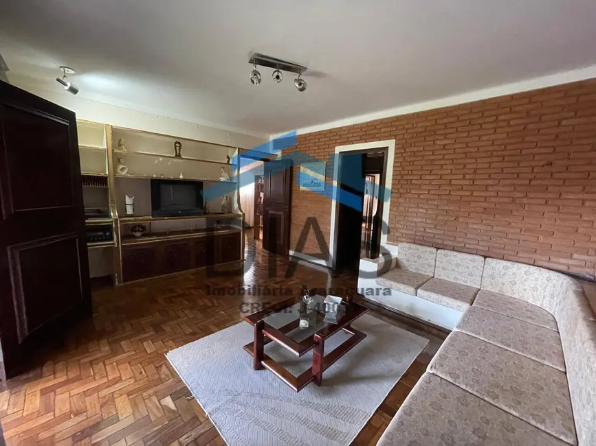 Casa com 3 quartos à venda, 338m2 em Vila Xavier (Vila Xavier), Araraquara - SP - imagem 3 Foto 3 de Casa com 3 quartos à venda, 338m2 em Vila Xavier (Vila Xavier), Araraquara - SP