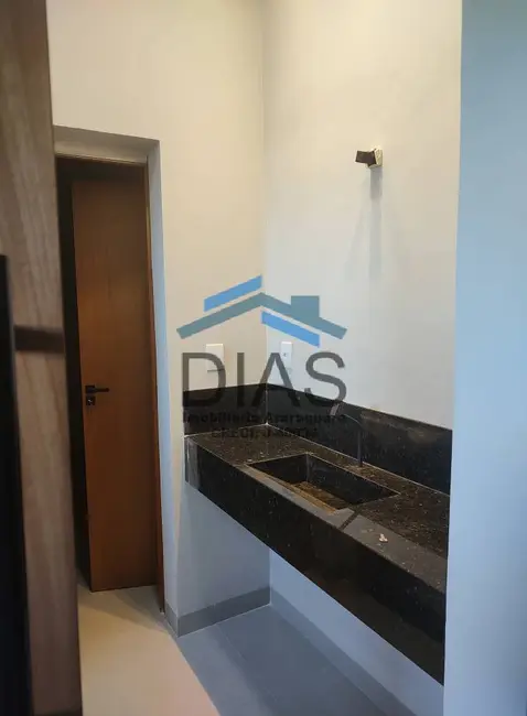 Casa com 3 quartos à venda, 250m2 em Recreio Campestre Idanorma, Araraquara - SP - imagem 6 Foto 6 de Casa com 3 quartos à venda, 250m2 em Recreio Campestre Idanorma, Araraquara - SP