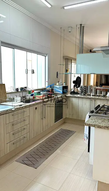Casa com 3 quartos à venda, 344m2 em Centro, Araraquara - SP - imagem 4 Foto 4 de Casa com 3 quartos à venda, 344m2 em Centro, Araraquara - SP