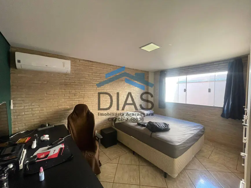 Casa com 2 quartos à venda, 190m2 em Parque Igaçaba, Araraquara - SP - imagem 3 Foto 3 de Casa com 2 quartos à venda, 190m2 em Parque Igaçaba, Araraquara - SP