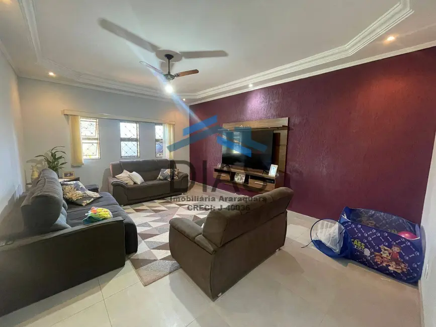 Foto 2 de Casa com 2 quartos à venda, 204m2 em Residencial Acapulco, Araraquara - SP