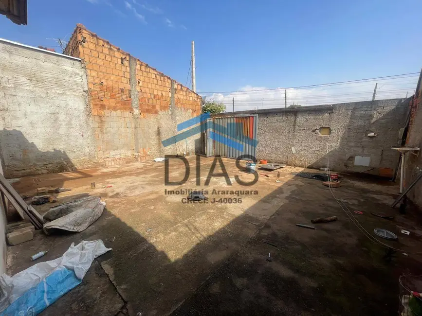 Foto 1 de Casa com 2 quartos à venda, 200m2 em Parque Residencial Laura Molina, Araraquara - SP