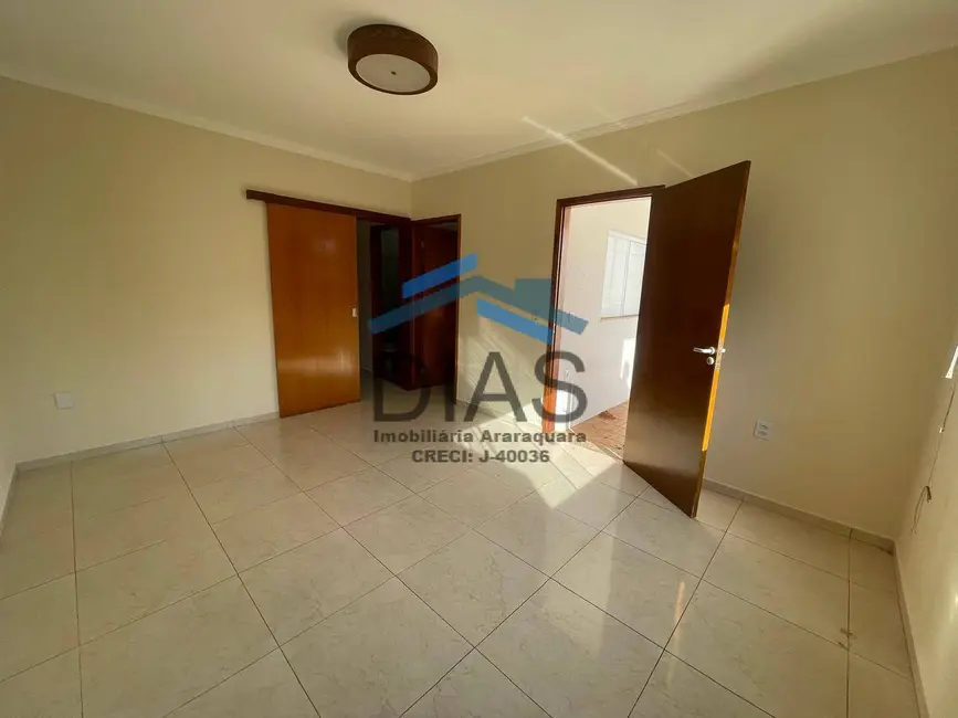 Casa com 2 quartos à venda, 200m2 em Jardim Marialice, Araraquara - SP - imagem 2 Foto 2 de Casa com 2 quartos à venda, 200m2 em Jardim Marialice, Araraquara - SP