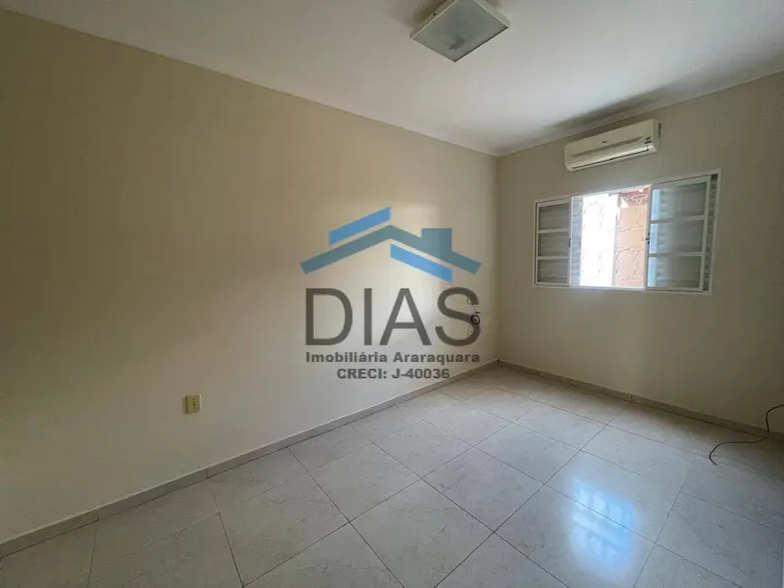Casa com 2 quartos à venda, 200m2 em Jardim Marialice, Araraquara - SP - imagem 4 Foto 4 de Casa com 2 quartos à venda, 200m2 em Jardim Marialice, Araraquara - SP