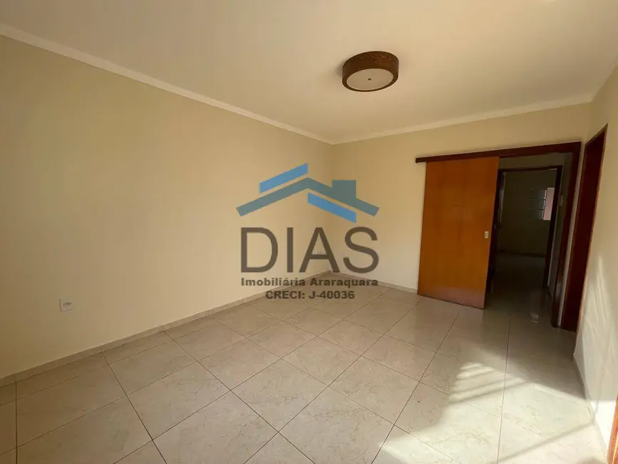 Casa com 2 quartos à venda, 200m2 em Jardim Marialice, Araraquara - SP - imagem 3 Foto 3 de Casa com 2 quartos à venda, 200m2 em Jardim Marialice, Araraquara - SP